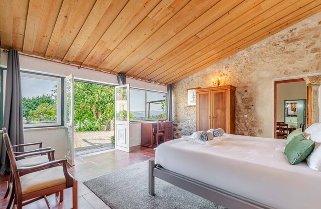 Roses House at Fountain Retreat I Pool & Sports
