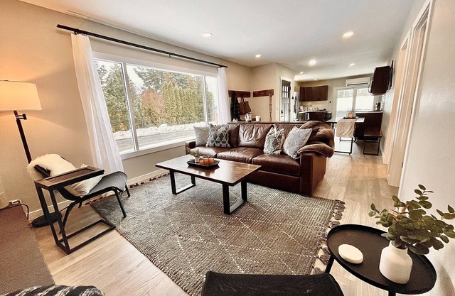 Roslyn Retreat + RV/Trailer Parking, Golf, Hiking, MTB, Near Downtown