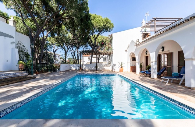 Ross Orange Apartment, Pool, WLAN