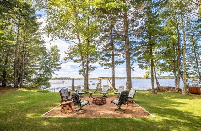 Round Lake Retreat | 2 Bed, 1 Bath