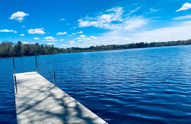 Rowyn's Resort - Cute Lakeside Cabin