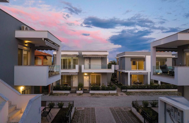 Two - Bedroom Duplex with Garden, Roxani Residential Complex
