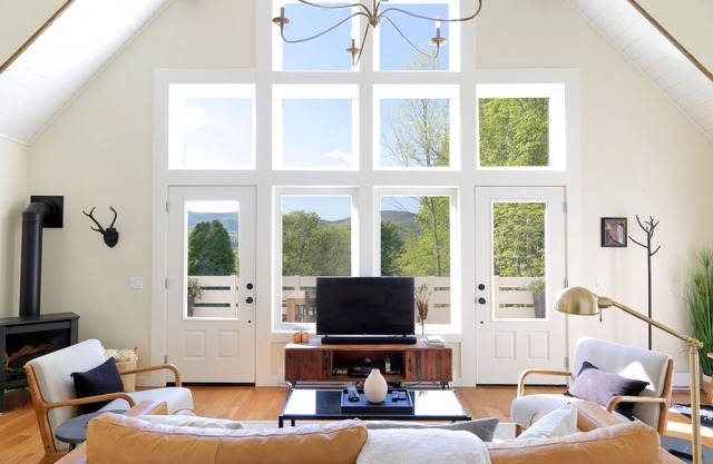 Roxbury private 3BR w/ fire-pit & Mountain views. 5+ wooded acres. Near Skiing!