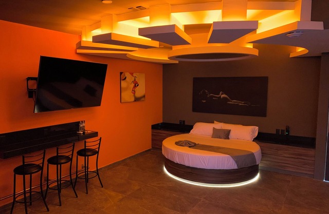 Roxy Motel