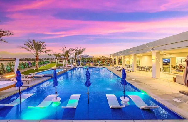 Royal Bahamian Estate:Pickleball, Golf, sleeps 20!