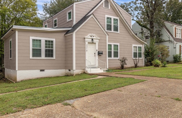 Royal Chateau in the heart of Fondren!