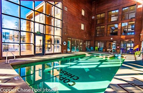 Royal King Suite Pool-Spa Ski-in out Gym, Sauna, Laundry, BBQ