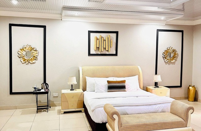 Royal suite - en-suite bathroom (Bed Only)