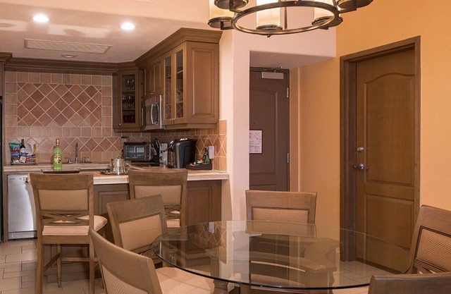 Royal Three Bedroom Penthouse with Hot Tub - All-inclusive Option