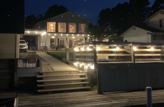 Rubies on the River- large yard, private pier, great for couples and families