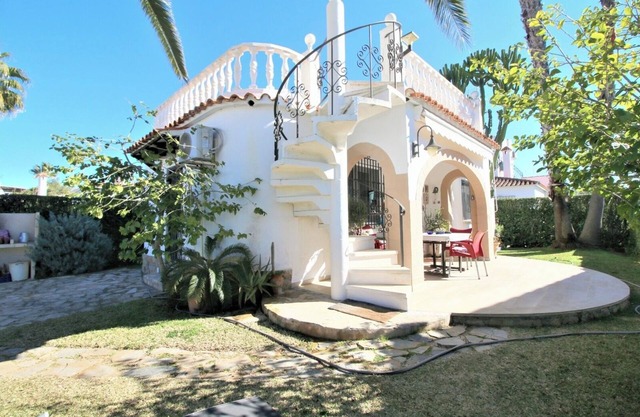 Ruhig gelegenes freistehendes Haus mit privatem Garten, 300 m vom Strand