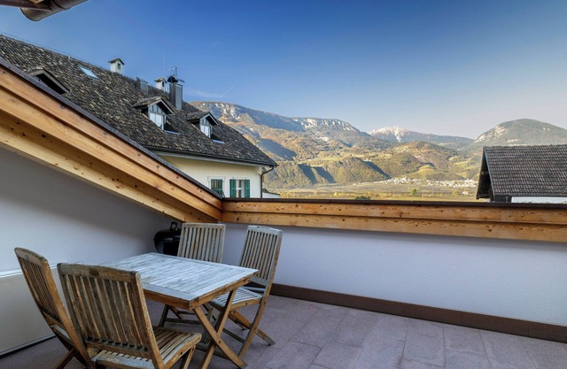 Ruhige, moderne Wohnung mit separatem Eingang und privater Terrasse.