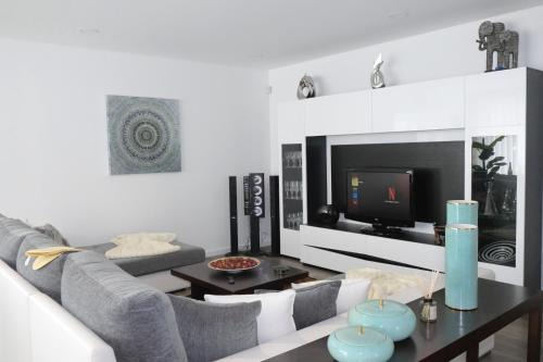 Ruhiges Modernes Haus Parkplatz WLAN Whirlpool