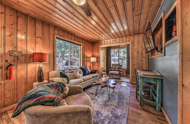 Ruidoso Cabin with Grill - Near Grindstone Lake!