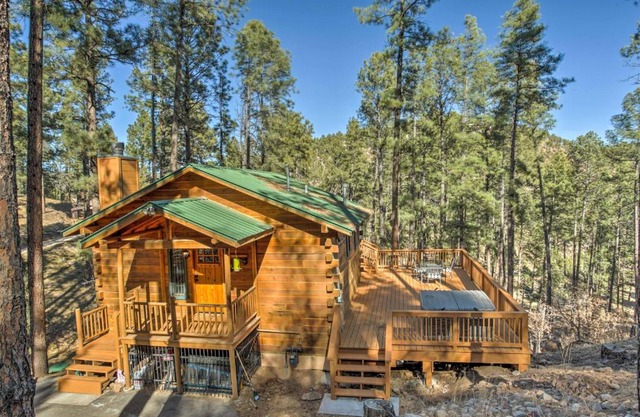 Ruidoso Log Cabin Retreat - Peaceful and Convenient