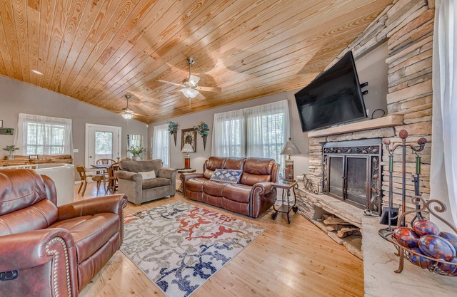 Ruidoso Mountain Cabin w/ Deck, 1 Mi to Hiking