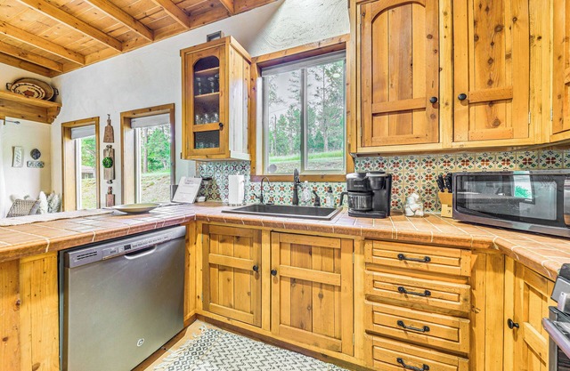 Ruidoso Retreat w/ Hot Tub & Patio!