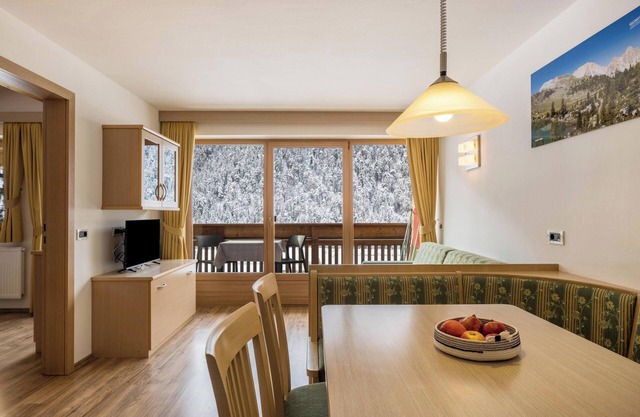 Runcac - Ferienwohnung Pla mit Bergblick, WLAN & Balkon