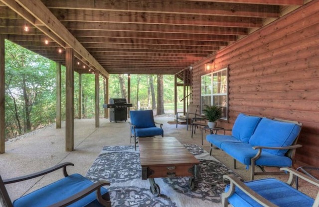 Rural 6 bedroom cabin - With a Hot Tub!