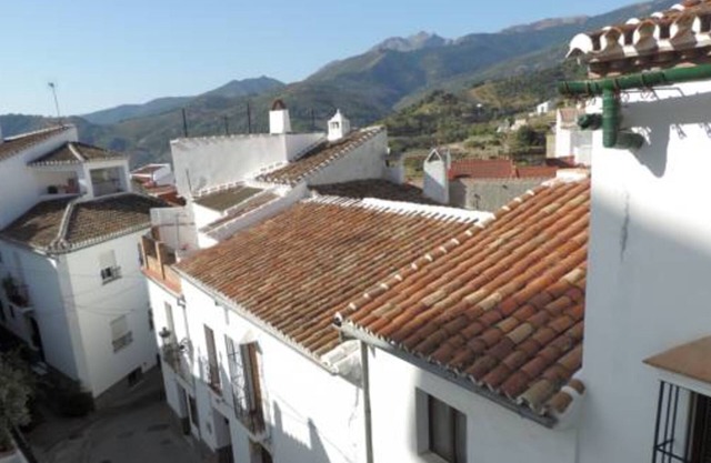 LÄNDLICHE UNTERKUNFT IM STADTZENTRUM VON YUNQUERA, SIERRA DE LAS NIEVES.
