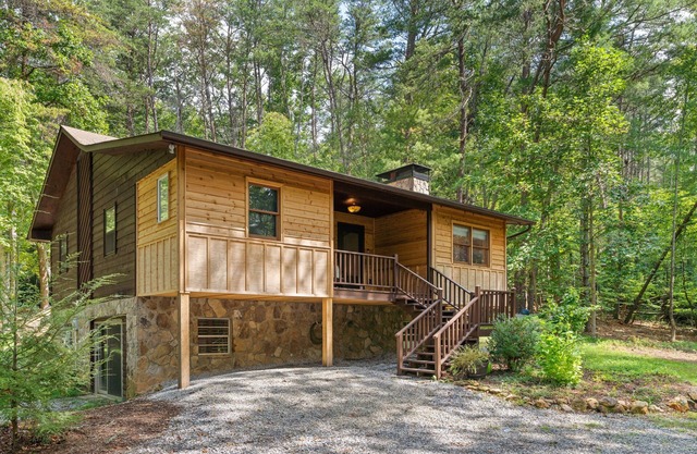 Rural cabin in wooded lot with firepit, fireplace, grill, wraparound deck, W/D