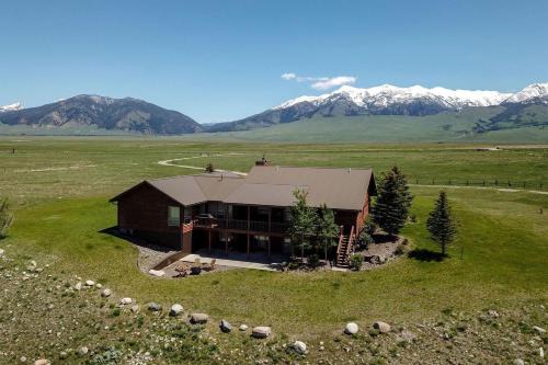 Rural Cabin Rental near Madison River in Ennis, Montana