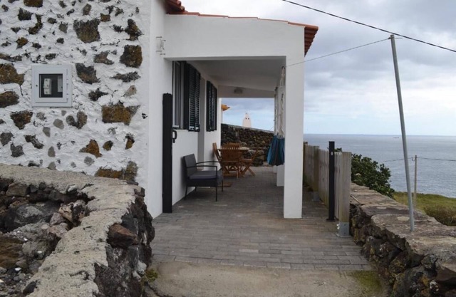 Rural Cottage with Sea View