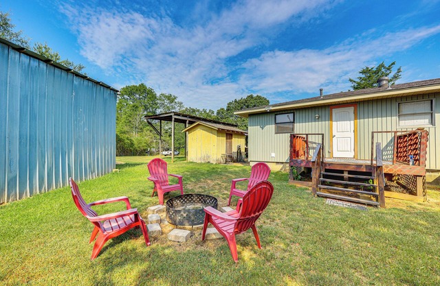 Rural Escape Near Lake Ouachita w/ Gas Grill!