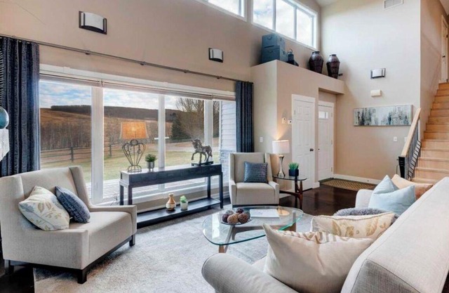 Rural foothills farmhouse - Horse friendly