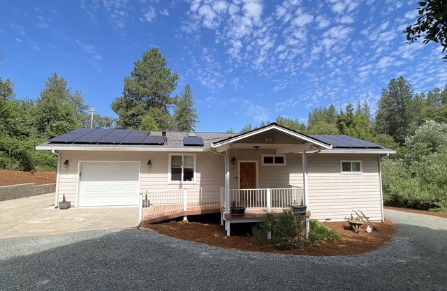 Rural home wheelchair accessible, pet friendly close to River & lake & I-80.