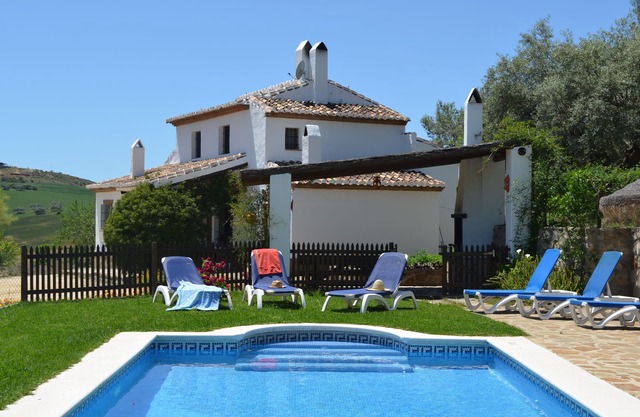 RURAL HOUSE 8 person RODEADA OF NATURE AND TRANQUILITY 4 BEDROOMS AND 4 BATHROOMS