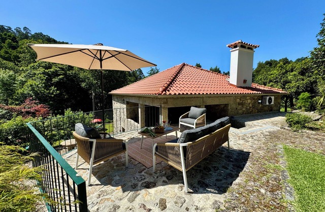 Rural house facing the Mestre River