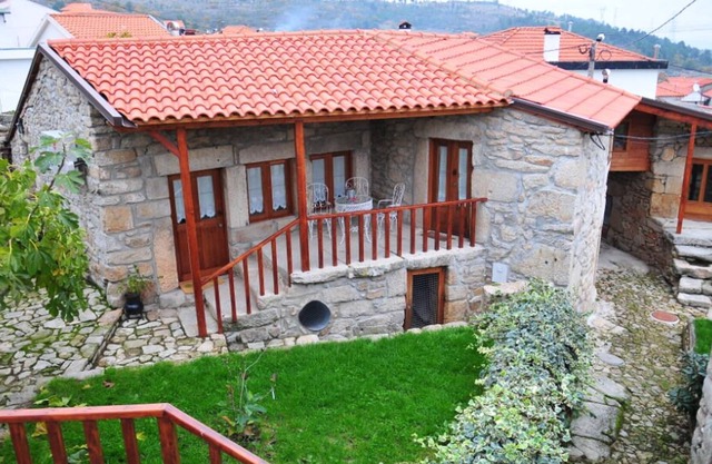 Rural house (full rent), 2 Bedrooms, 2 WC (4 adults and 1 child)