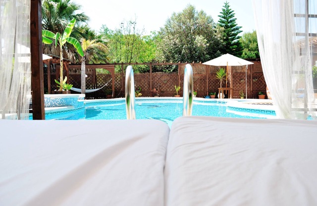 Rural house located on the Costa Blanca, with swimming pool, lake and animals.