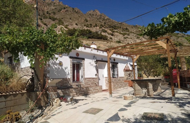 Rural house, near the Alpujarra of Granada, with fireplace, pool, barbecue