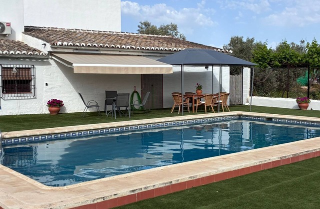 Rural house surrounded by olive trees a few kms from Antequera.