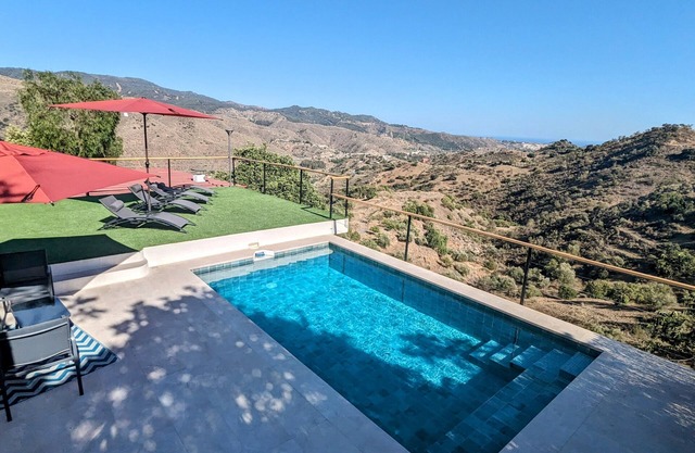 Rural house with swimming pool near Malaga city.