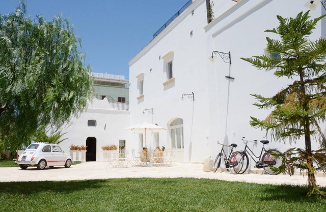 Rural residence of the 1700s with swimming pool, jacuzzi and solarium.