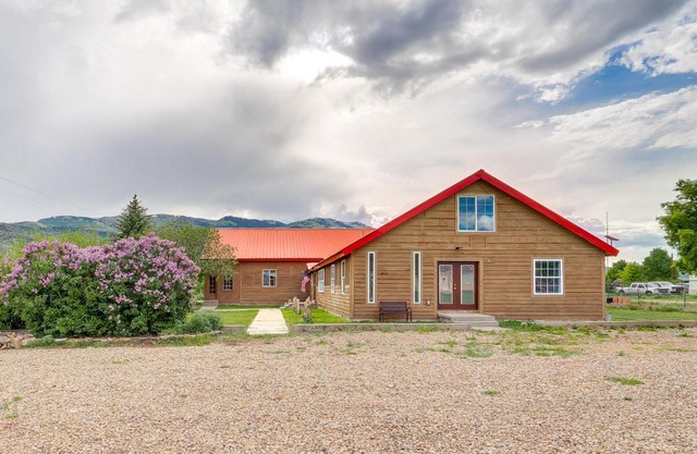 Rural Mountain-View Home Near Hiking and Off-Roading