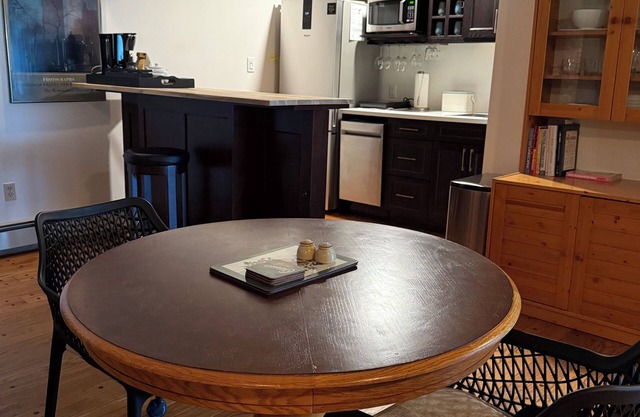 Rural suite with spectacular, sunrise and agricultural views. Pet Friendly!