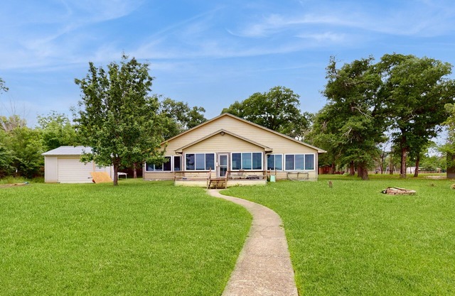 Rural & unique waterfront home on Lake Limestone w/ dock, waterslide & sunroom