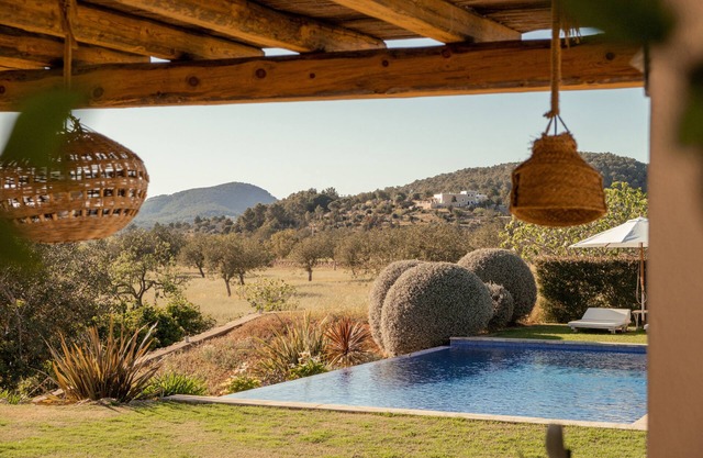 Rural villa, 5 mins - > Santa Gertrudis with Infinity Pool