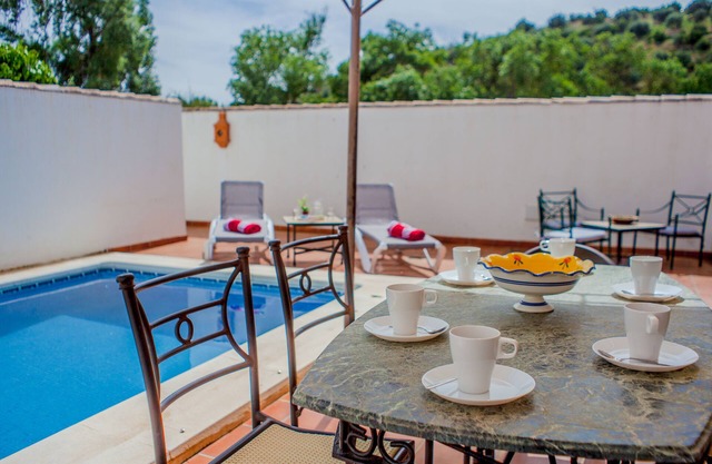 LÄNDLICHE VILLA IN RIOFRIO MIT AUSGEZEICHNETER LAGE (Andalusien)