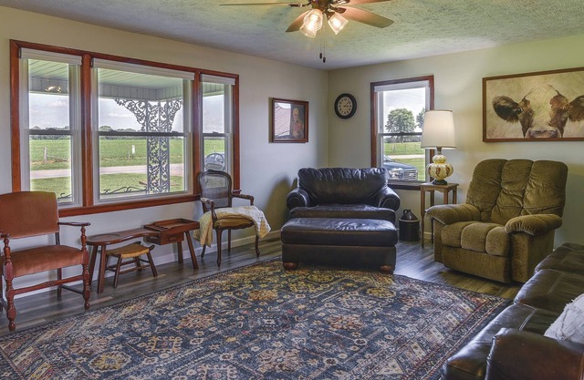 Russell Springs Home w/ Fire Pit - 8 Mi to Lake!