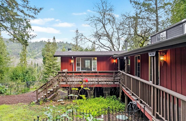 Russian River Retreat with Hot Tub, BBQ, & Deck