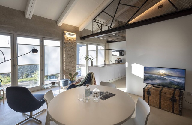 RUSTAGI 1834: APT IN VILLA MIT POOL IN DER REGION BAROLO