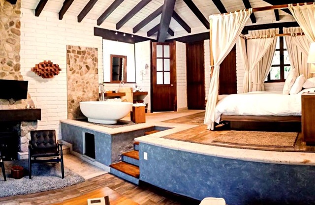 Rustic 1 Bedroom Cabin on Private Lake