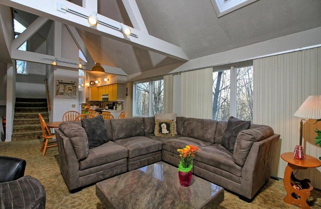 Rustic 3 bedroom home Moose Lodge