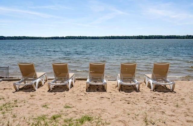 Rustic 4-Lodge Stay - Perfect for Groups