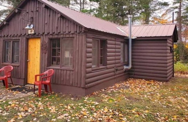 Rustic and cozy knotty pine cabin. The Pine at Hiawatha Cabins